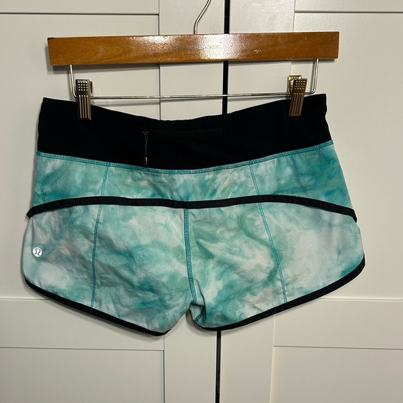 Lululemon speed up tye die shorts size 4 - Picture 3 of 3